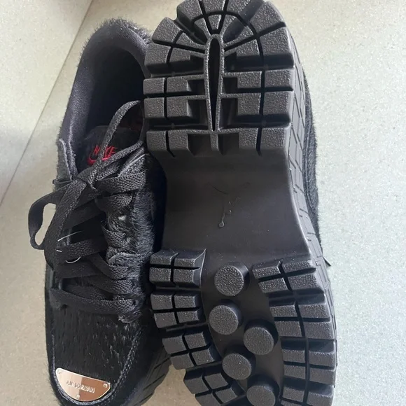 Nike Jordan Black Sneakers with Fur Accent Sz 6 NWOB